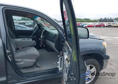 2008 Toyota Tundra Base 5.7L V8 z USA, uszkodzony, nr VIN 5TFCV54168X006161